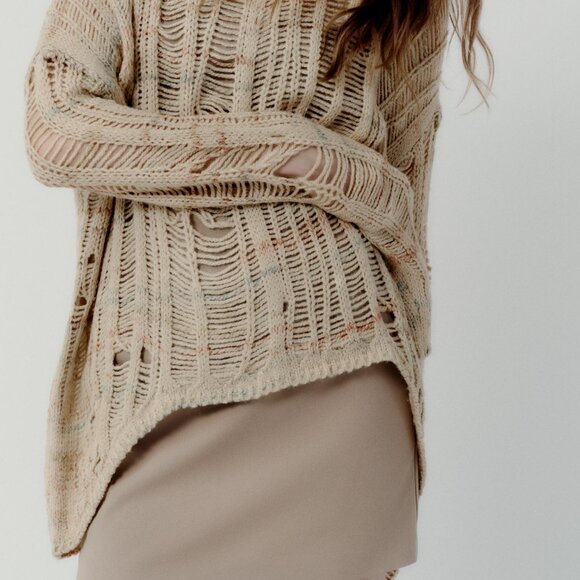 ZARA Oversized Knit Sweater with Rips SIZE M NWT Bloggers Favorite - Picture 4 of 10